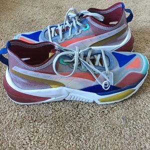 Pumas size 9 women’s shoes LQD cell